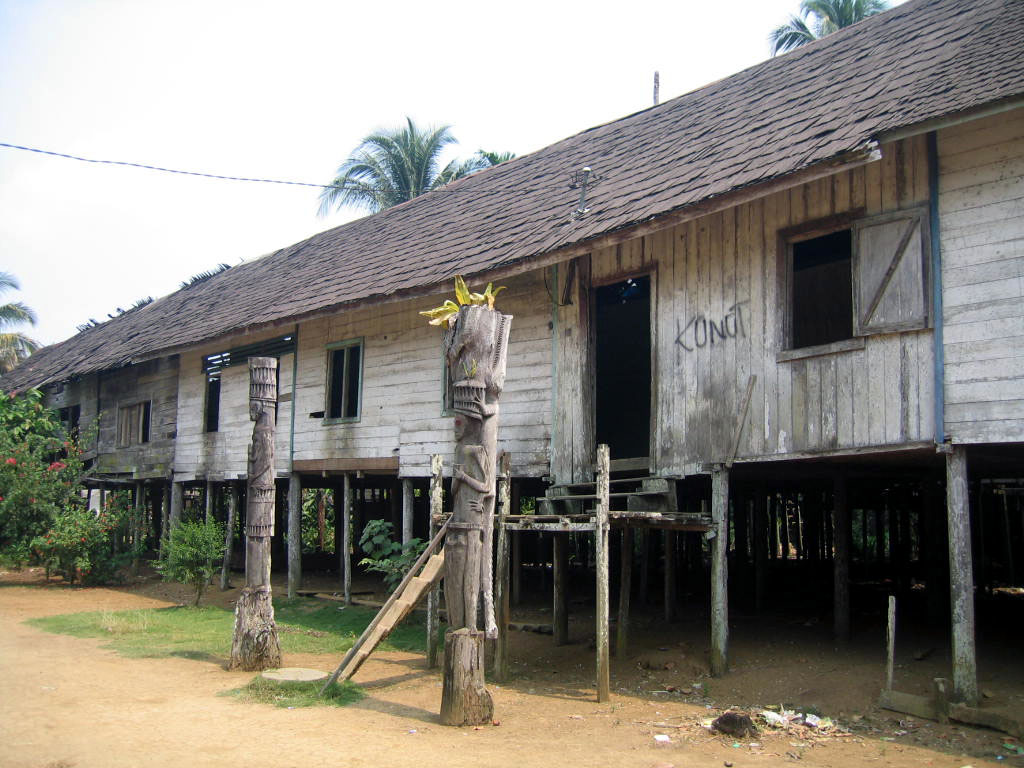 Rumah Panjang yang Pendek Nasibnya – Jelajah Kompas